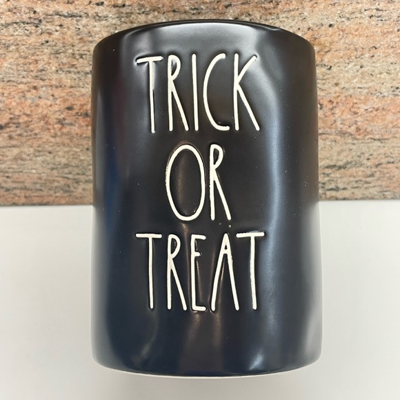 Rae Dunn Trick or Treat Halloween Candle - caramel apple - Picture 1 of 4